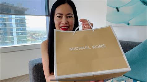 michael kors delivery packaging.